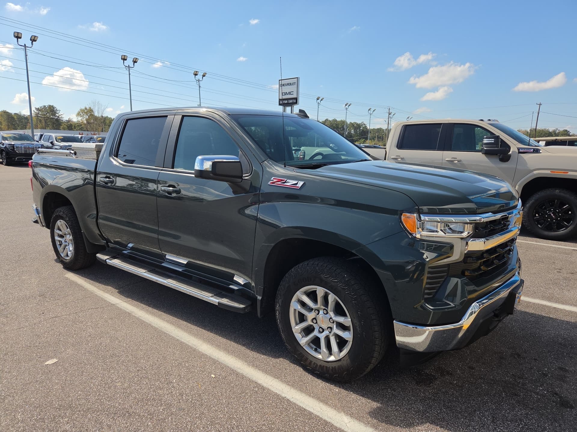 2025 Chevrolet Silverado 1500 LT — photo 1 of 4