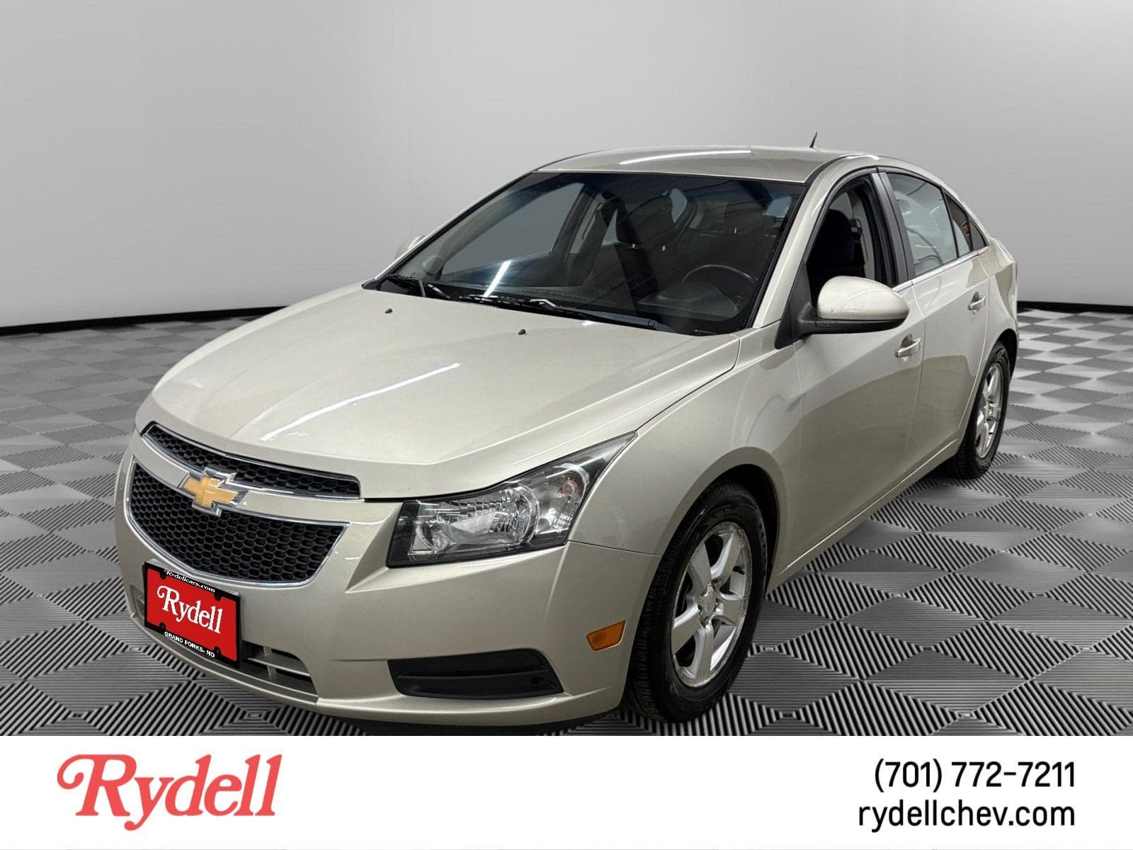 2013 Chevrolet Cruze 1LT — photo 1 of 22