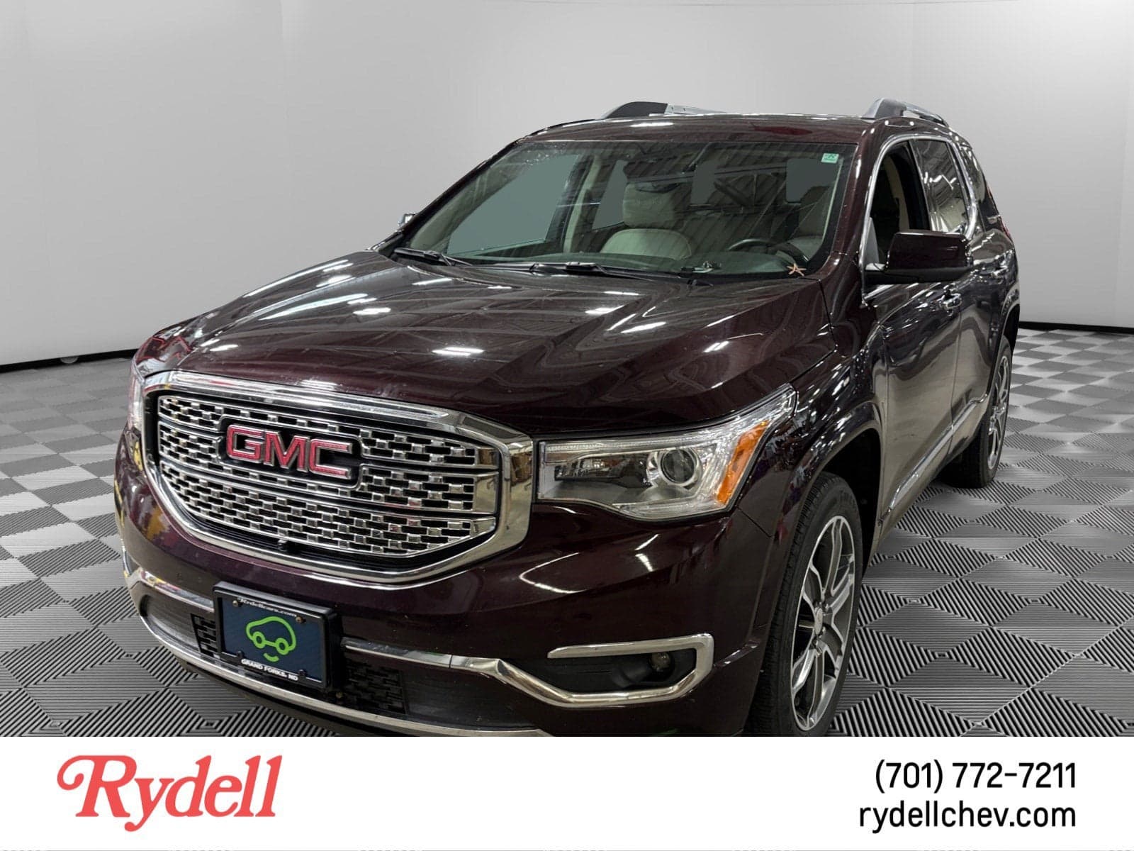 2017 GMC Acadia Denali — photo 1 of 6