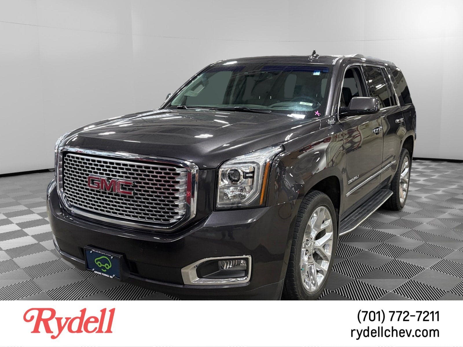 2017 GMC Yukon Denali — photo 1 of 6