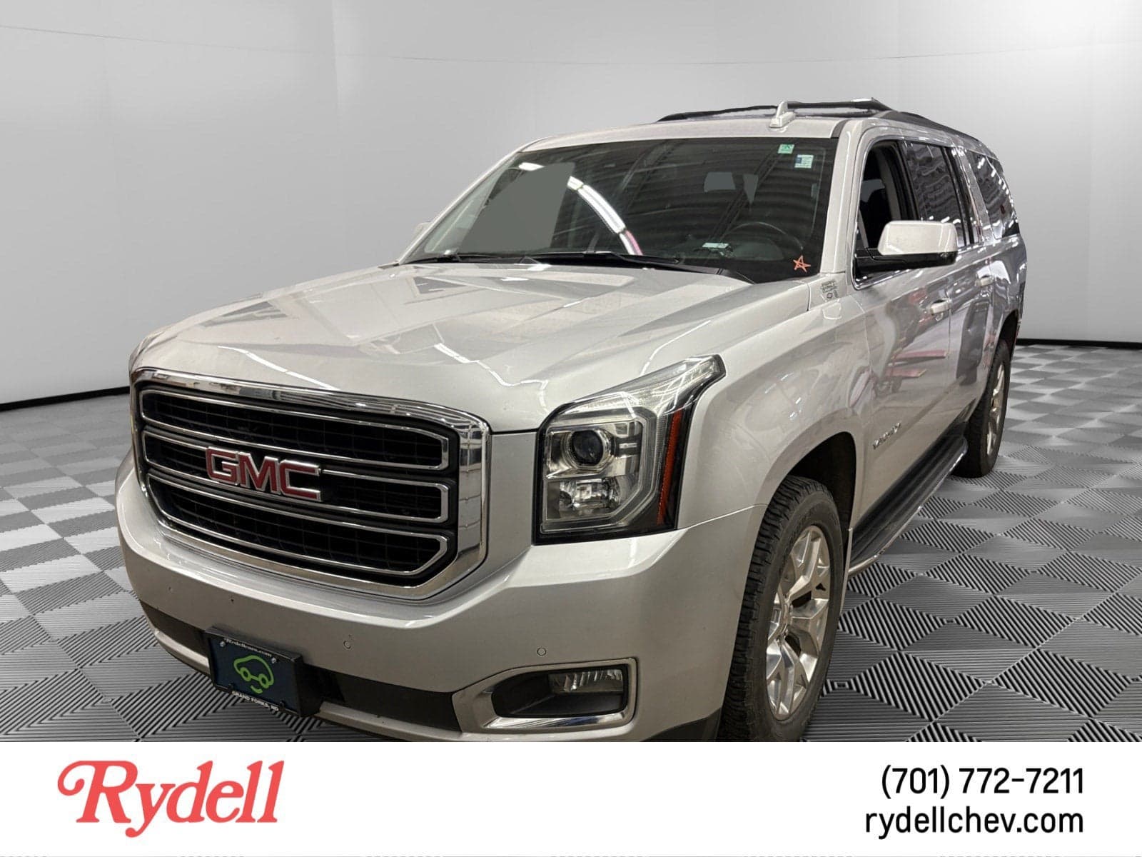 2020 GMC Yukon XL SLT — photo 1 of 6