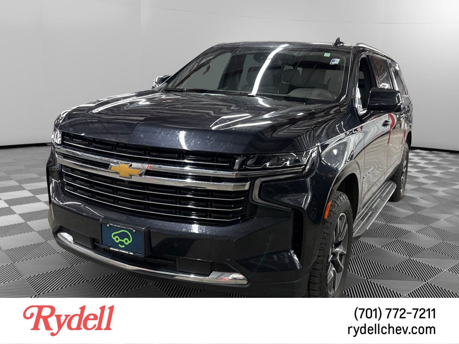 2023 Chevrolet Suburban LT — photo 1 of 5
