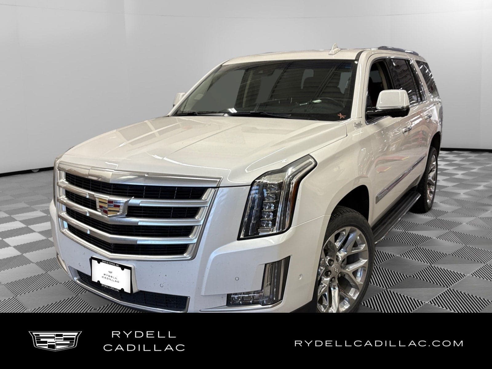 2018 Cadillac Escalade Luxury — photo 1 of 7