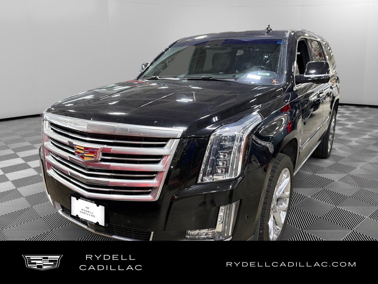 2018 Cadillac Escalade Platinum — photo 1 of 6