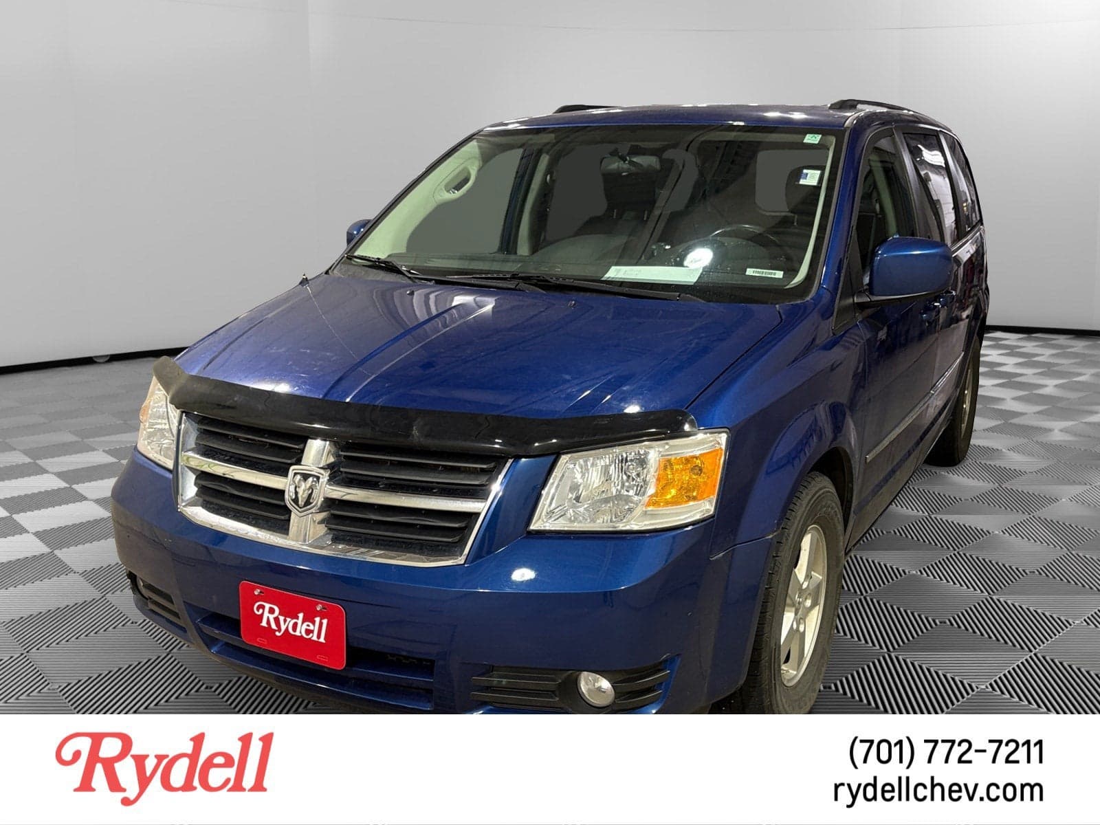 2010 Dodge Grand Caravan SXT — photo 1 of 5