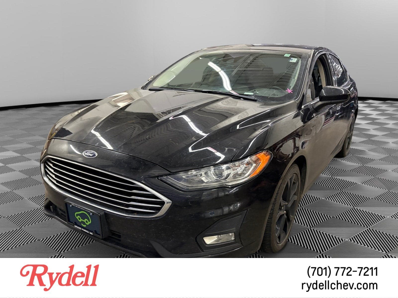 2020 Ford Fusion SE — photo 1 of 6