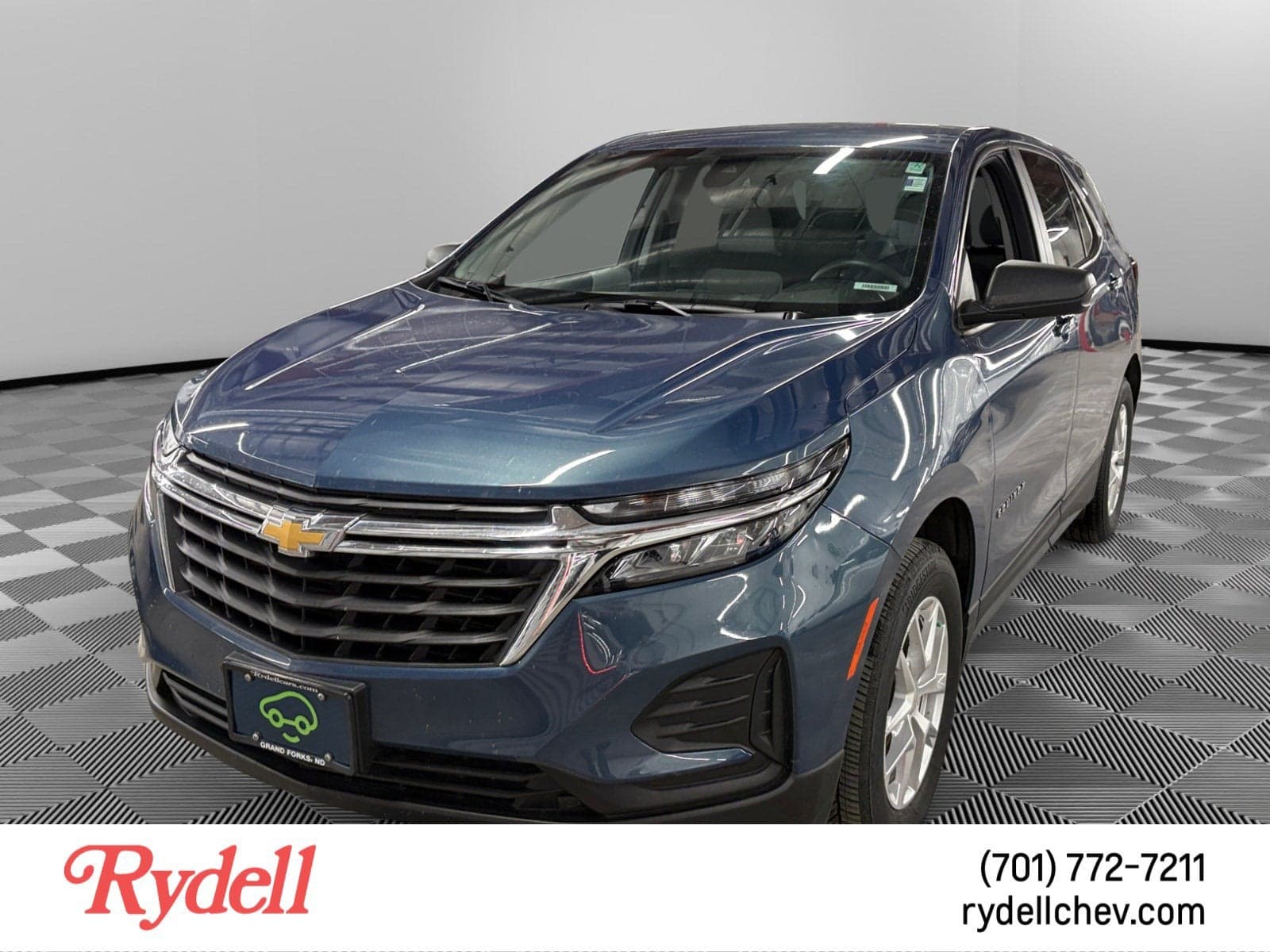 2024 Chevrolet Equinox LS — photo 1 of 5