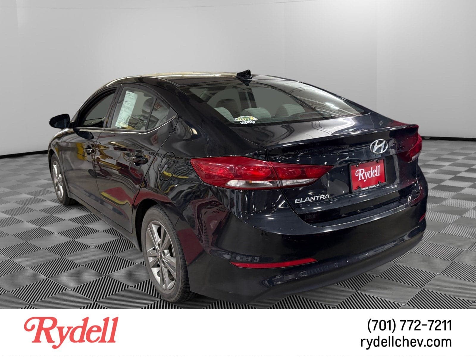 2018 Hyundai Elantra SEL — photo 1 of 6