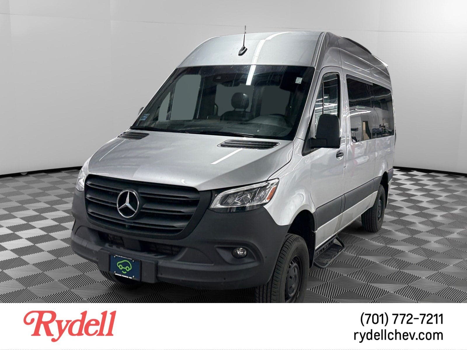 2024 Mercedes-Benz Sprinter Passenger Van Base — photo 1 of 5