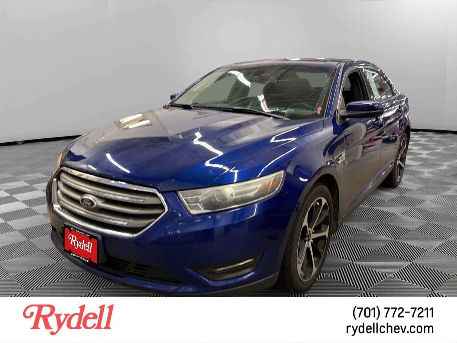 2015 Ford Taurus SEL — photo 1 of 6