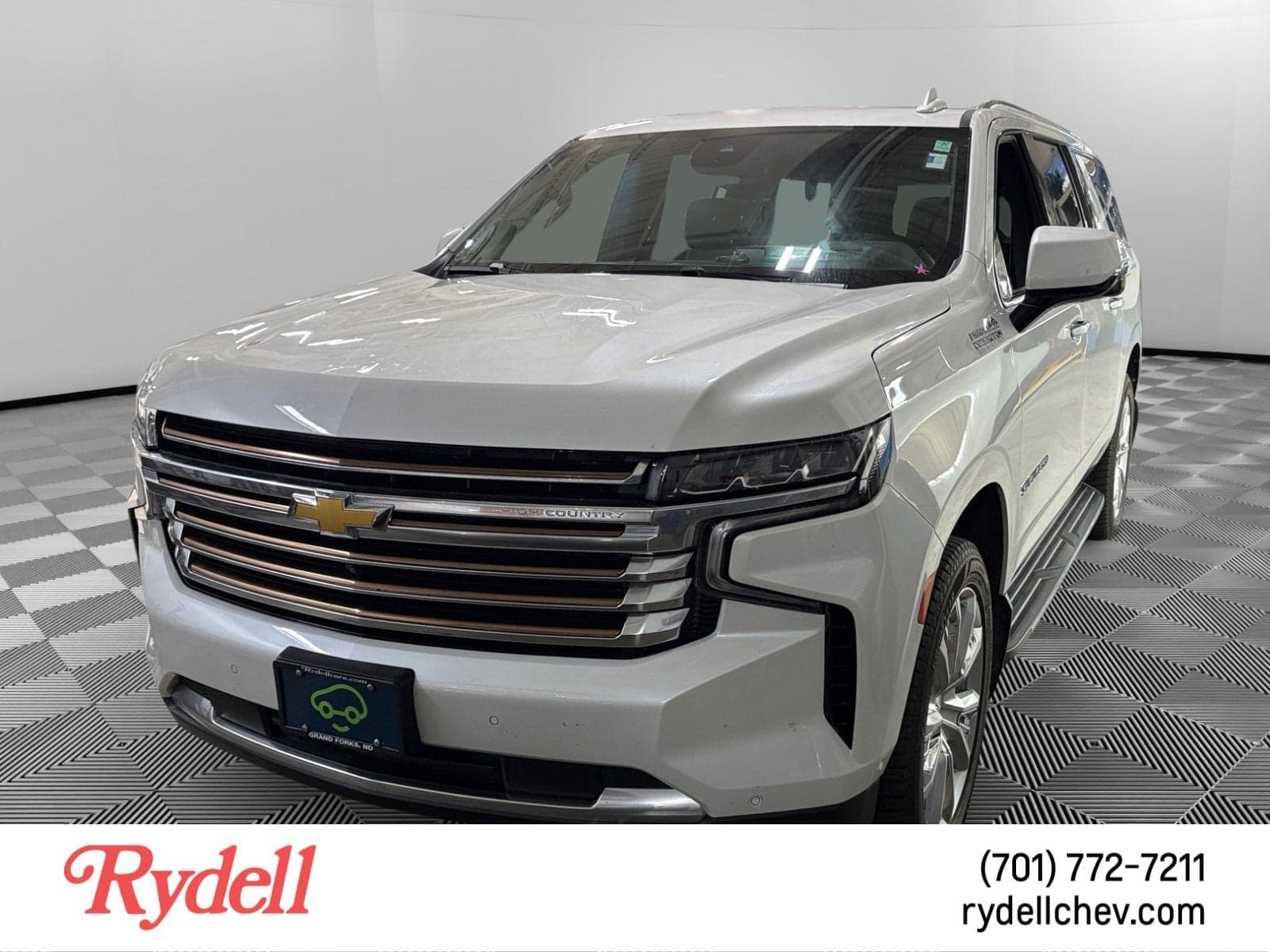 2023 Chevrolet Suburban High Country — photo 1 of 6