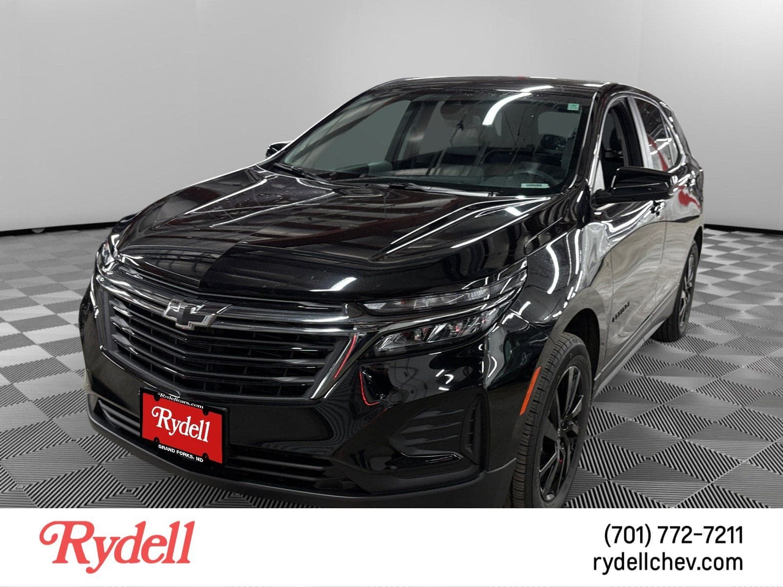 2024 Chevrolet Equinox LS — photo 1 of 5