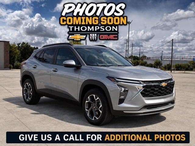 2024 Chevrolet Trax LT — photo 1 of 5