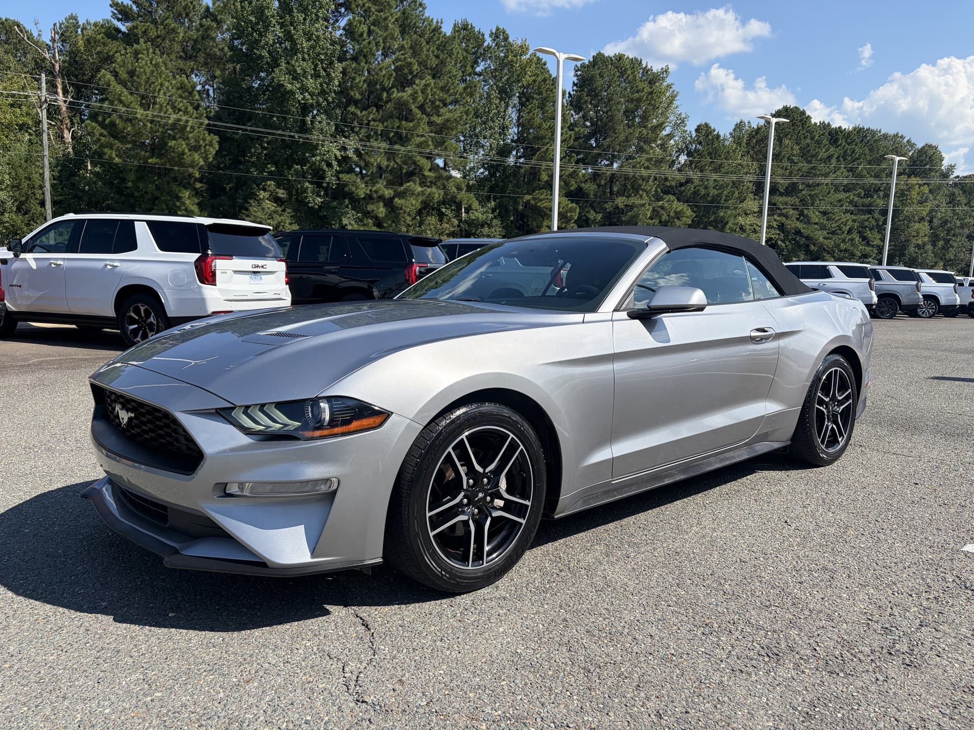 2021 Ford Mustang EcoBoost — photo 1 of 6