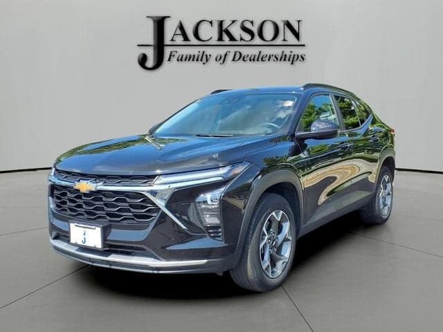 2025 Chevrolet Trax LT — photo 1 of 21