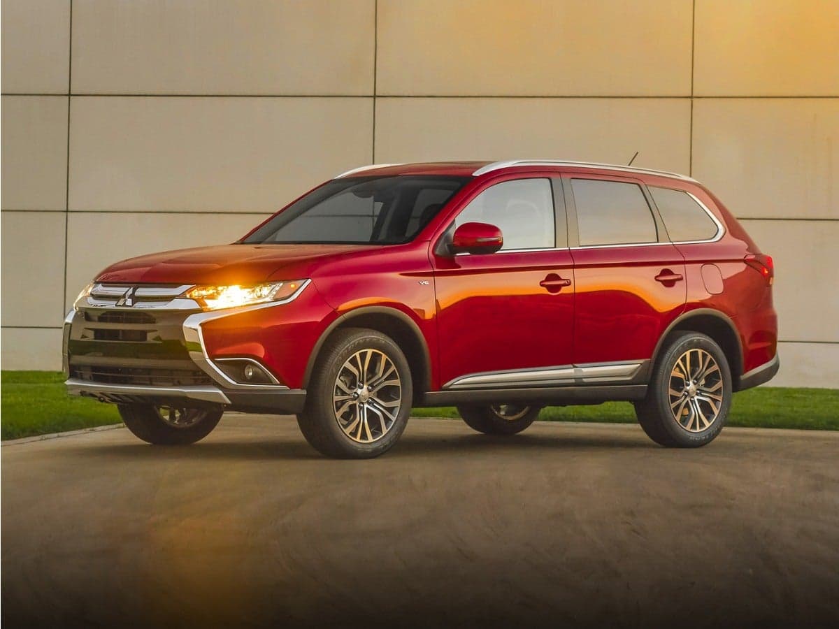2016 Mitsubishi Outlander ES — photo 1 of 5