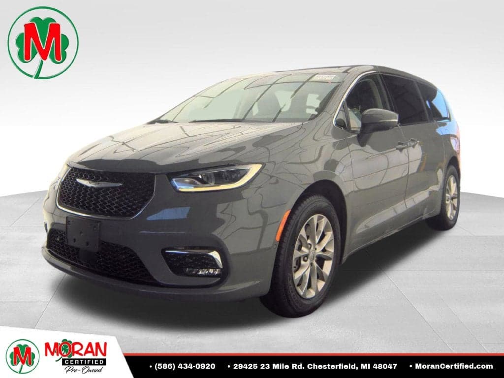 2023 Chrysler Pacifica Touring L — photo 1 of 5