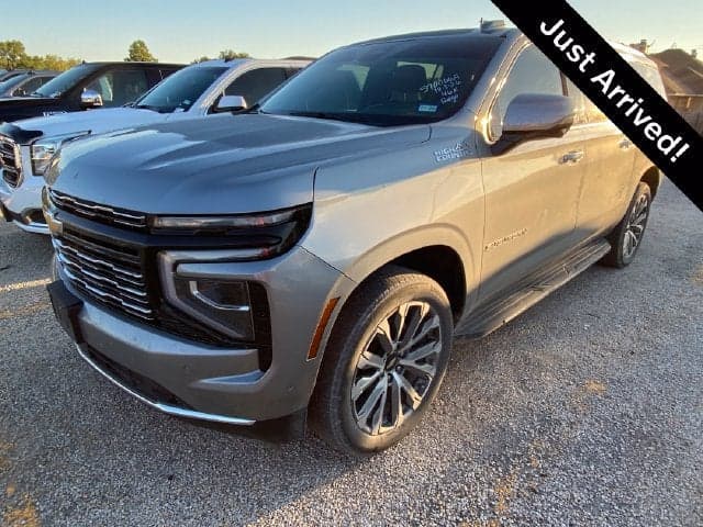 2025 Chevrolet Suburban High Country — photo 1 of 5