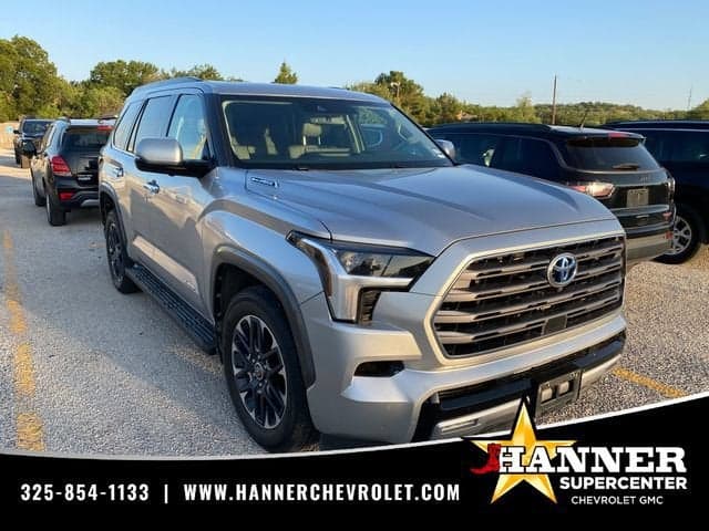 2023 Toyota Sequoia SR5 — photo 1 of 2