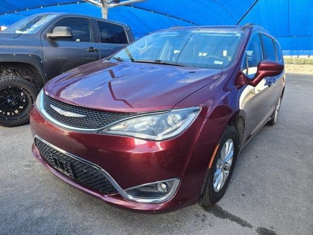 2019 Chrysler Pacifica Touring Plus — photo 1 of 4