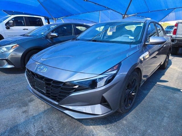 2023 Hyundai Elantra SEL — photo 1 of 4