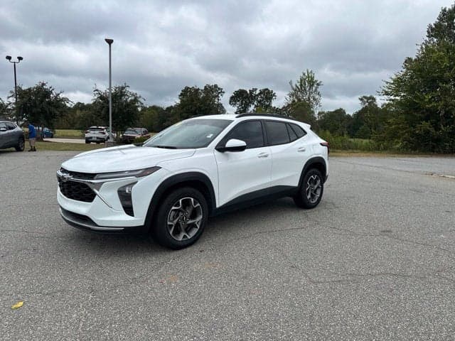 2024 Chevrolet Trax LT — photo 1 of 25