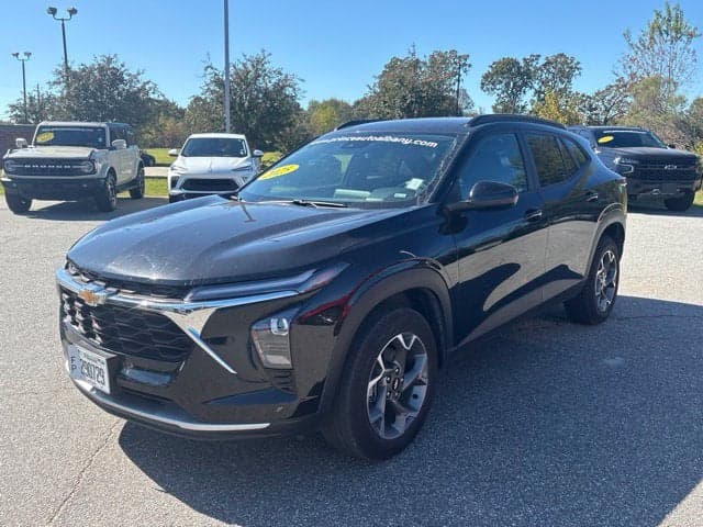 2025 Chevrolet Trax LT — photo 1 of 5