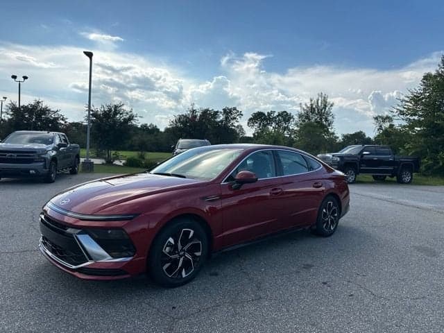 2025 Hyundai Sonata SEL — photo 1 of 10