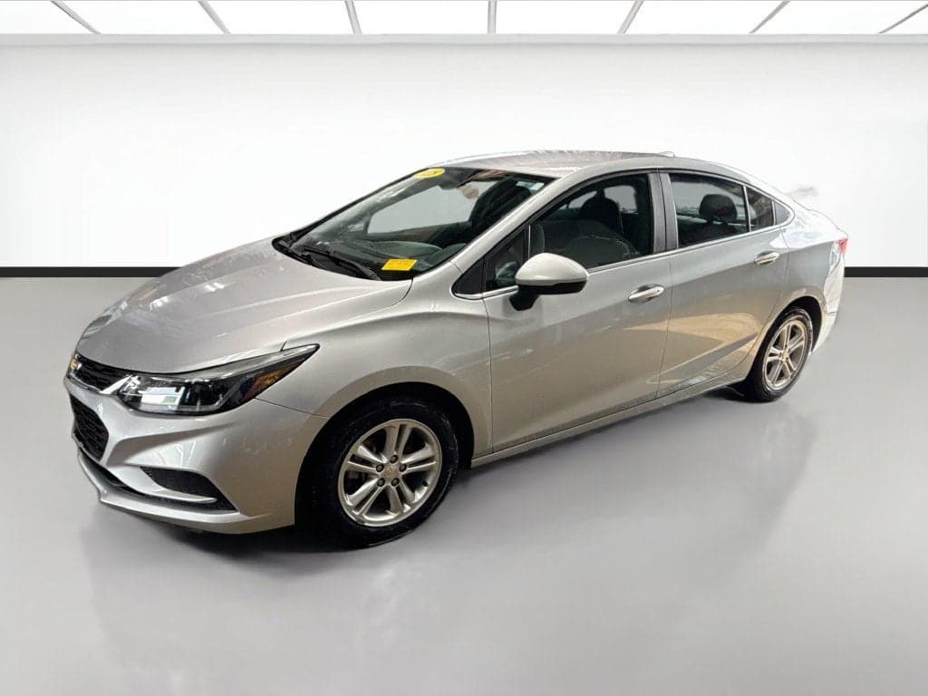 2018 Chevrolet Cruze LT — photo 1 of 4