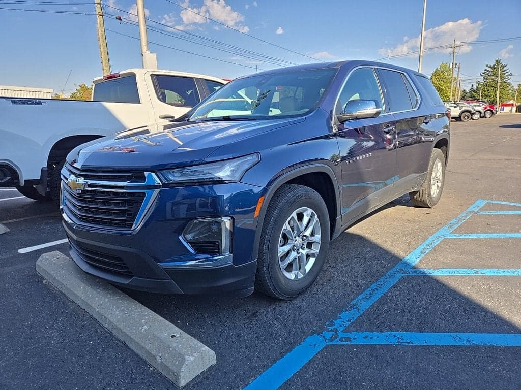 2023 Chevrolet Traverse LS — photo 1 of 5