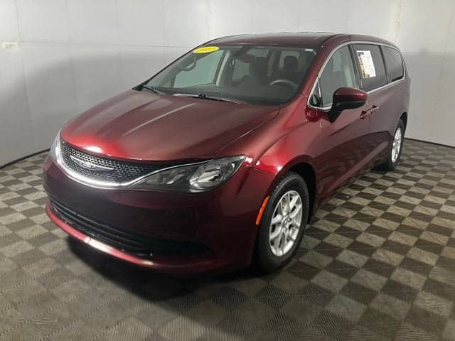 2017 Chrysler Pacifica Touring — photo 1 of 23