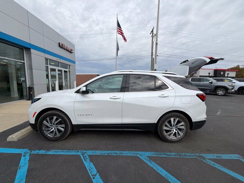 2023 Chevrolet Equinox Premier — photo 1 of 2