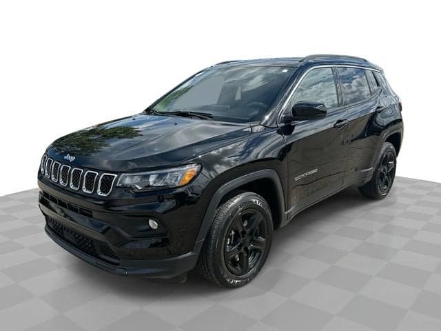 2023 Jeep Compass Latitude — photo 1 of 5
