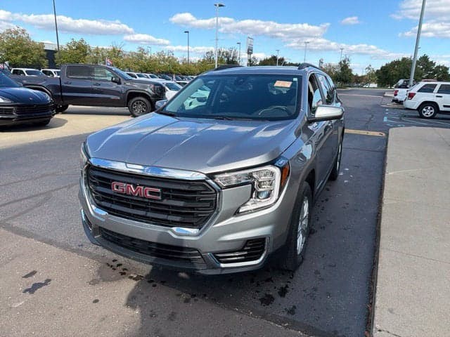2024 GMC Terrain SLE — photo 1 of 5