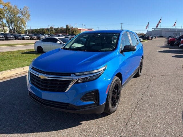 2024 Chevrolet Equinox LS — photo 1 of 5