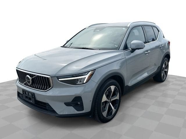 2025 Volvo XC40 Plus Bright Theme — photo 1 of 5