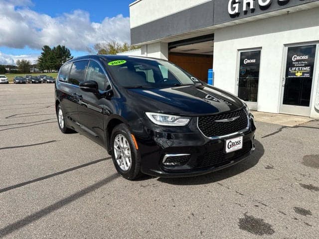 2025 Chrysler Pacifica Select — photo 1 of 5