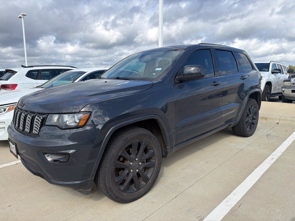 2018 Jeep Grand Cherokee Altitude — photo 1 of 4