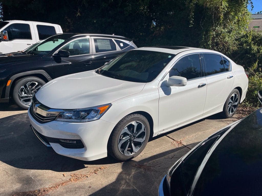 2017 Honda Accord Sedan EX-L V6 — photo 1 of 10