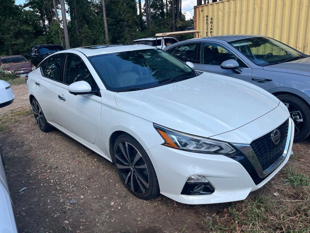 2020 Nissan Altima 2.5 Platinum — photo 1 of 9