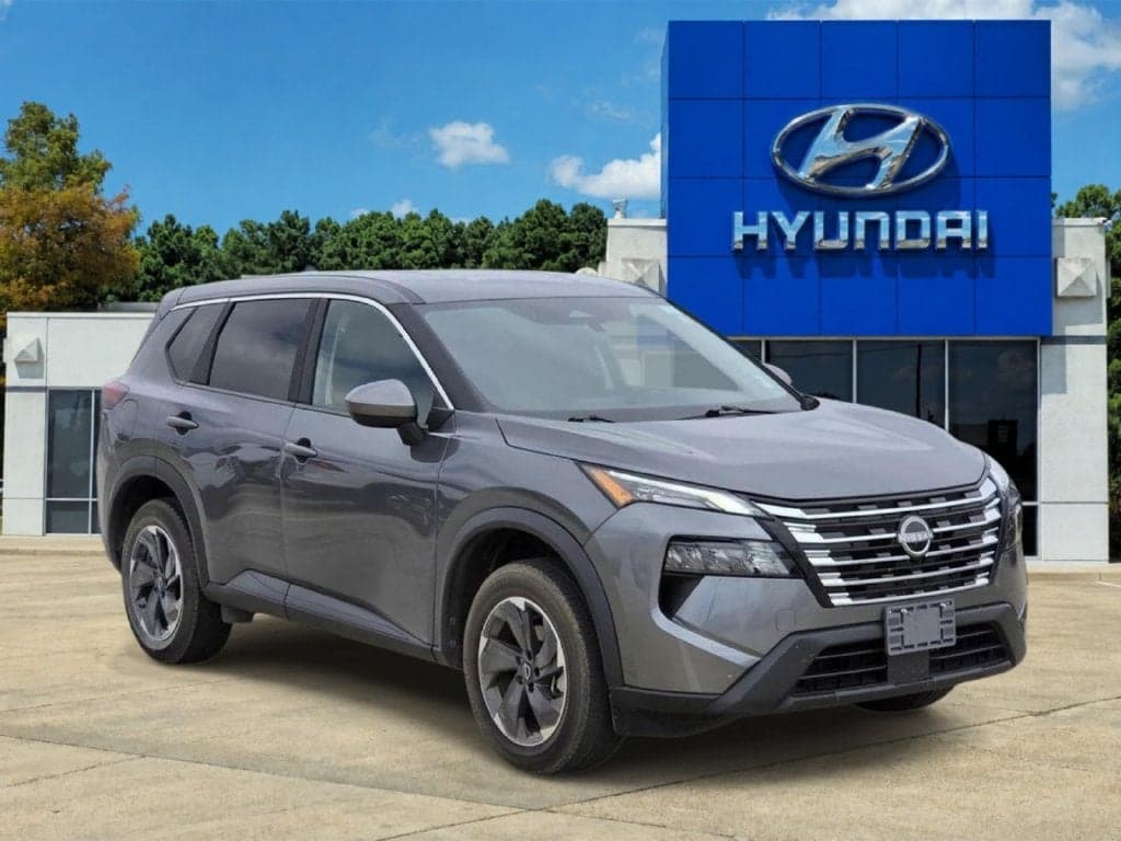 2025 Nissan Rogue SV — photo 1 of 33