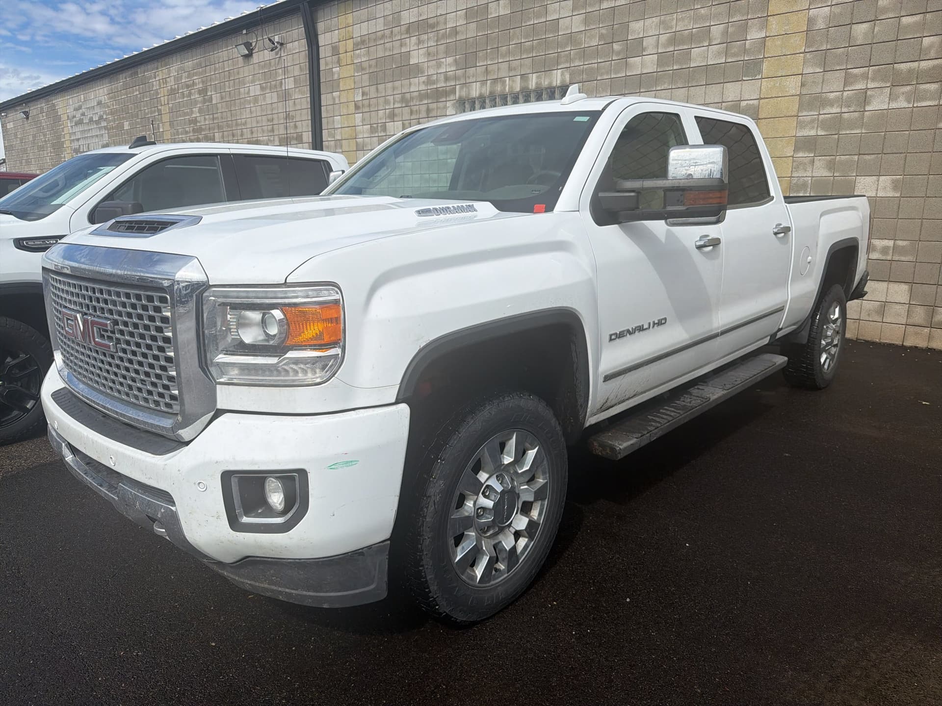 2017 GMC Sierra 2500HD Denali — photo 1 of 22