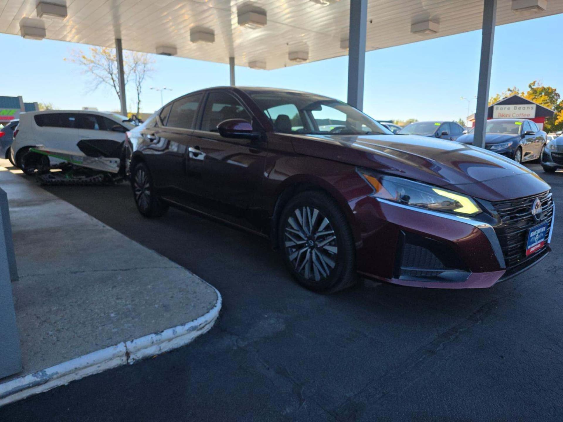 2023 Nissan Altima Base — photo 1 of 18