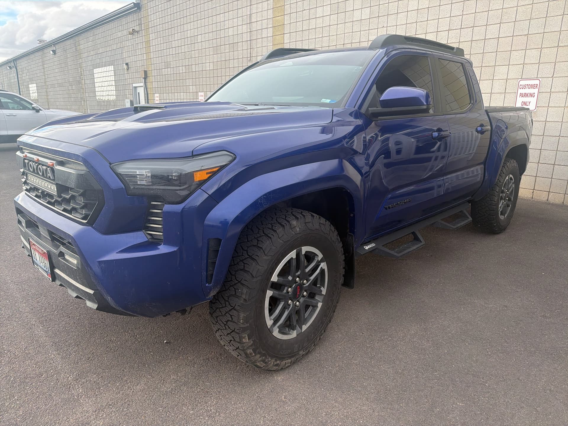 2024 Toyota Tacoma 4WD SR5 — photo 1 of 4