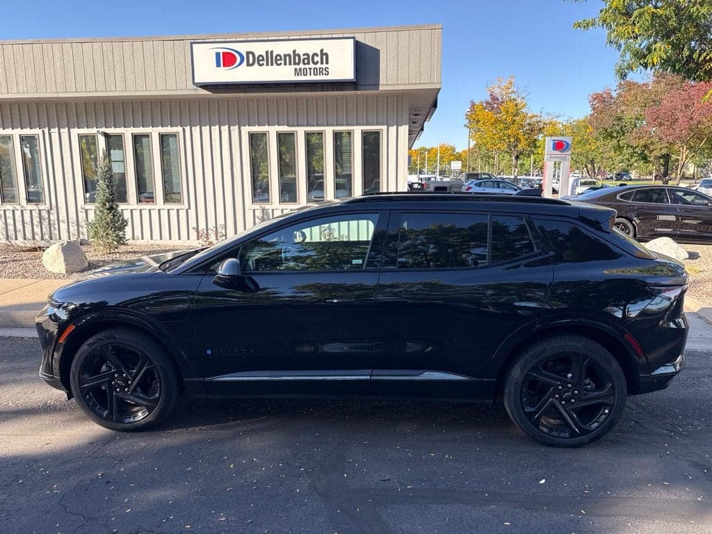 2024 Chevrolet Equinox EV RS — photo 1 of 5