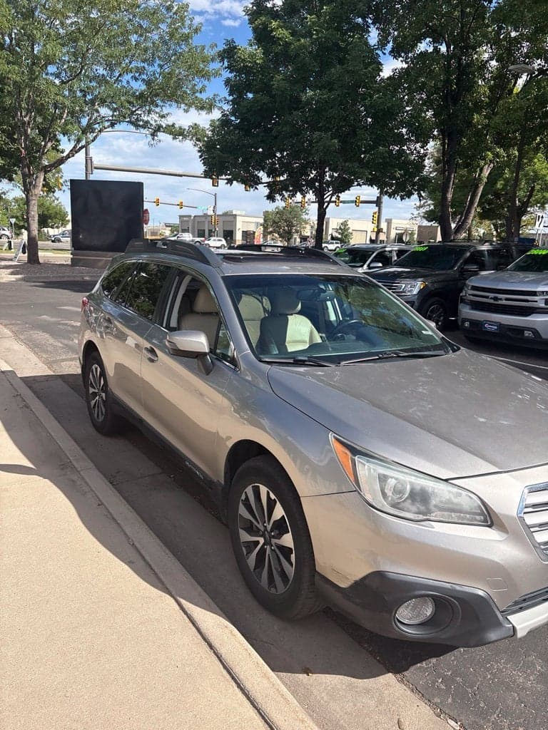 2015 Subaru Outback 3.6R Limited — photo 1 of 2