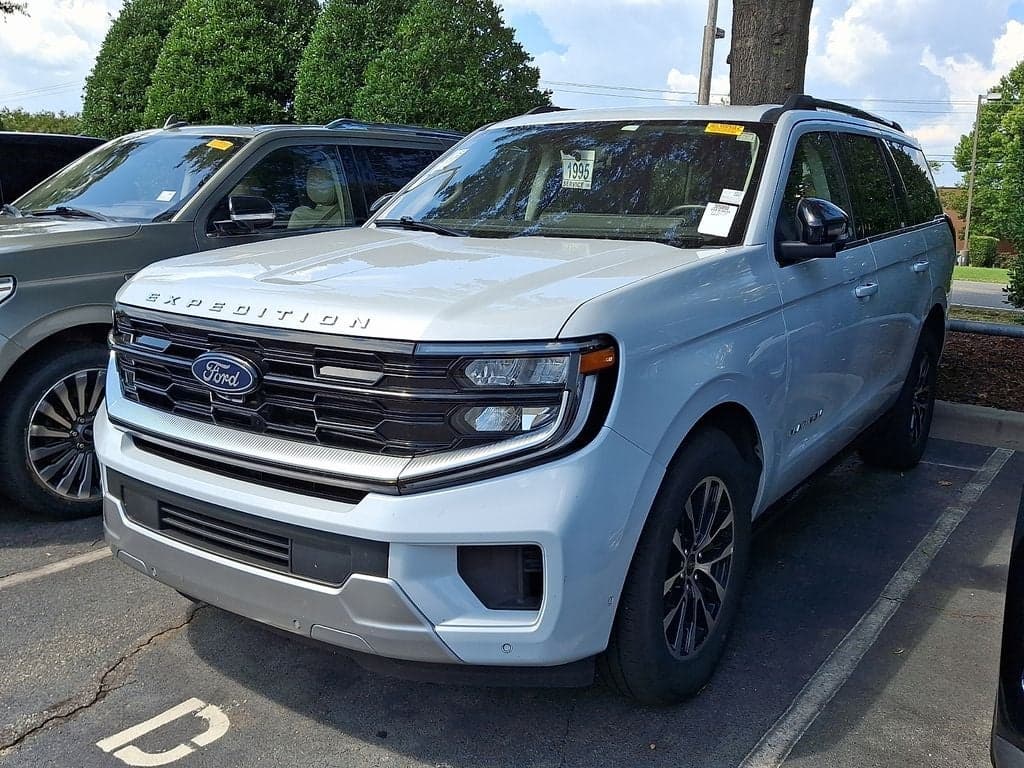2025 Ford Expedition Platinum — photo 1 of 10