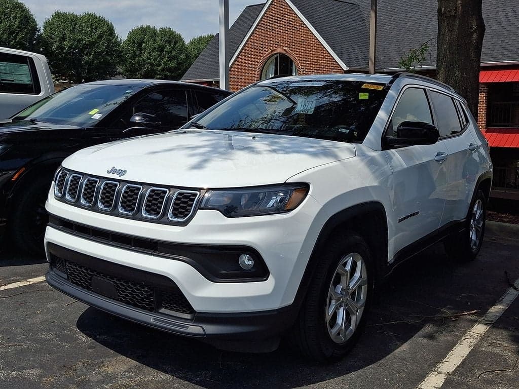 2024 Jeep Compass Latitude — photo 1 of 22