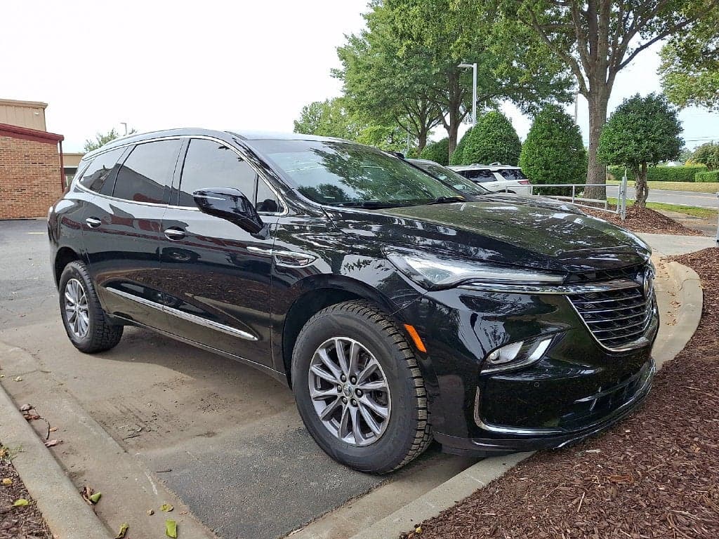 2023 Buick Enclave Essence — photo 1 of 5