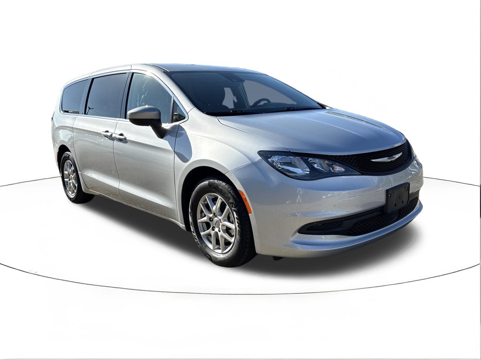 2023 Chrysler Voyager LX — photo 1 of 38